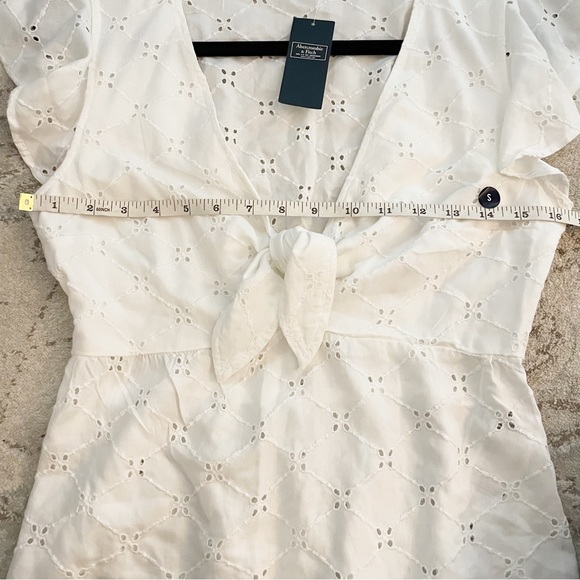 Abercrombie Knot Front Eyelet Blouse White Size Small - Picture 14 of 15